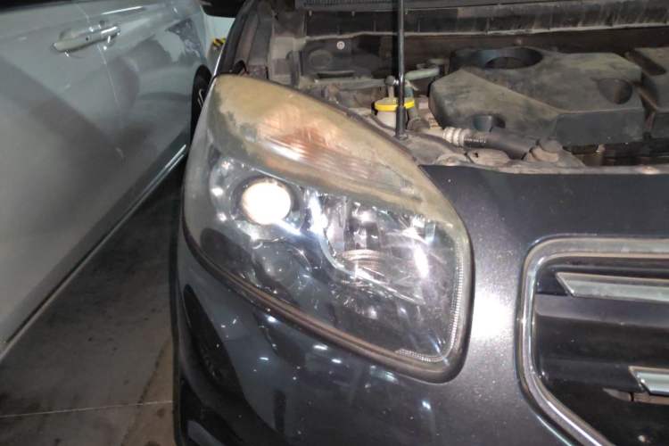 Used Renault Koleos 2012 2.5L 4x4 Comfort Edition with Navigation Right Front Headlight