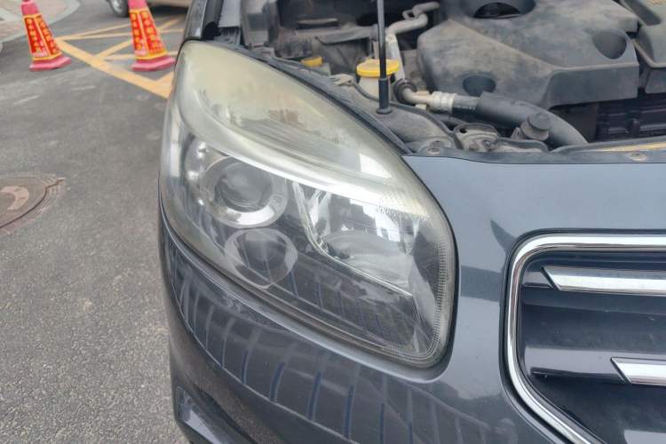 Used Renault Koleos 2012 2.5L 4x4 Comfort Edition with Navigation Right Front Headlight