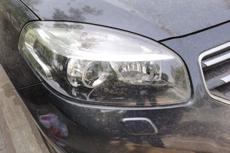 Used Renault Koleos 2012 2.5L 4x4 Comfort Edition with Navigation Right Front Headlight