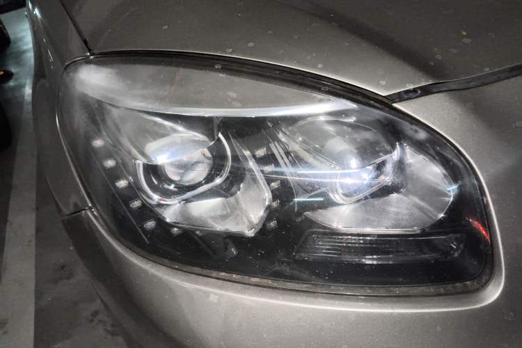 Used Renault Koleos 2012 2.5L Two-Wheel Drive Comfort Edition with Navigation Right Front Headlight