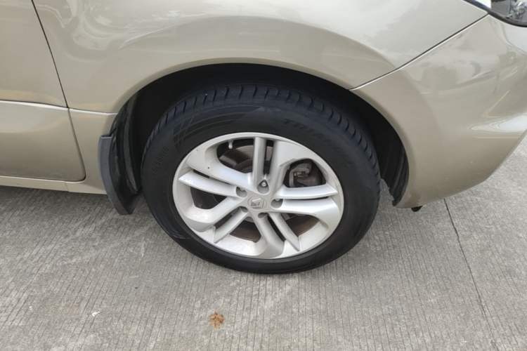 Used Renault Koleos 2012 2.5 Two-Wheel Drive Urban Edition Right Front Wheel Hub