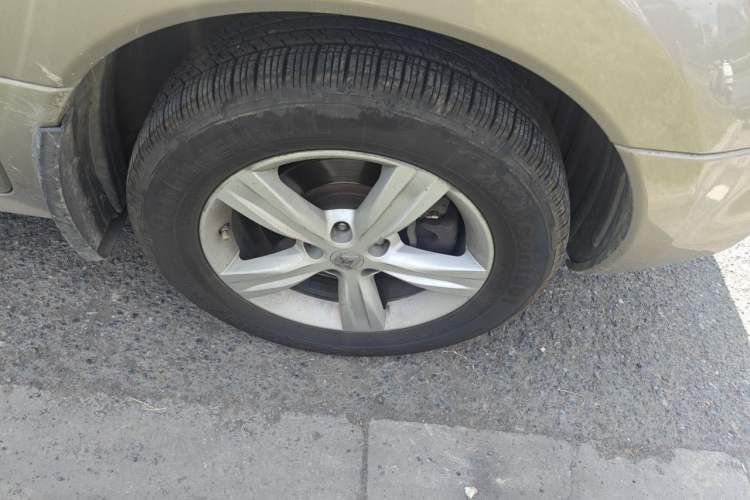 Used Renault Koleos 2012 2.5L Two-Wheel Drive Comfort Edition with Navigation Right Front Wheel Hub