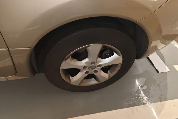 Used Renault Koleos 2012 2.5L Two-Wheel Drive Comfort Edition with Navigation Right Front Wheel Hub