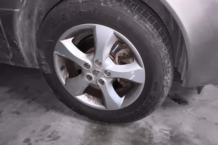Used Renault Koleos 2012 2.5L Two-Wheel Drive Comfort Edition with Navigation Right Front Wheel Hub