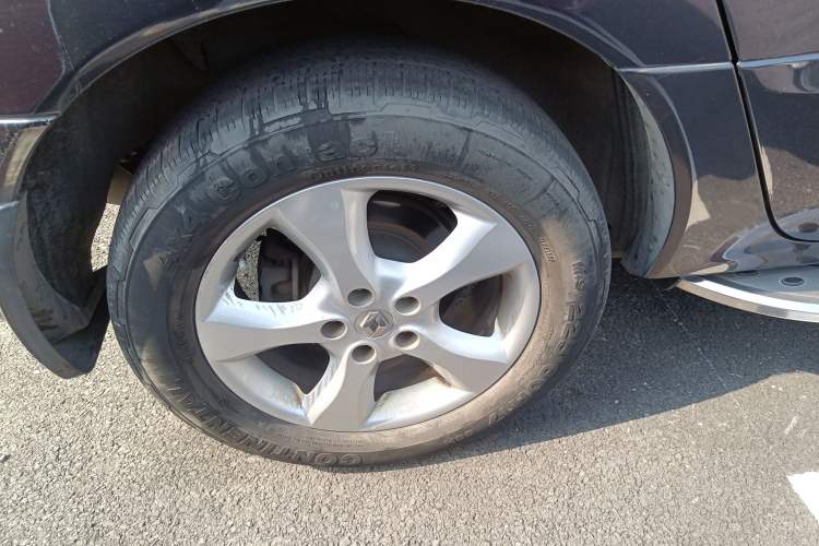 Used Renault Koleos 2012 2.5L 4x4 Comfort Edition with Navigation Right Rear Wheel Hub