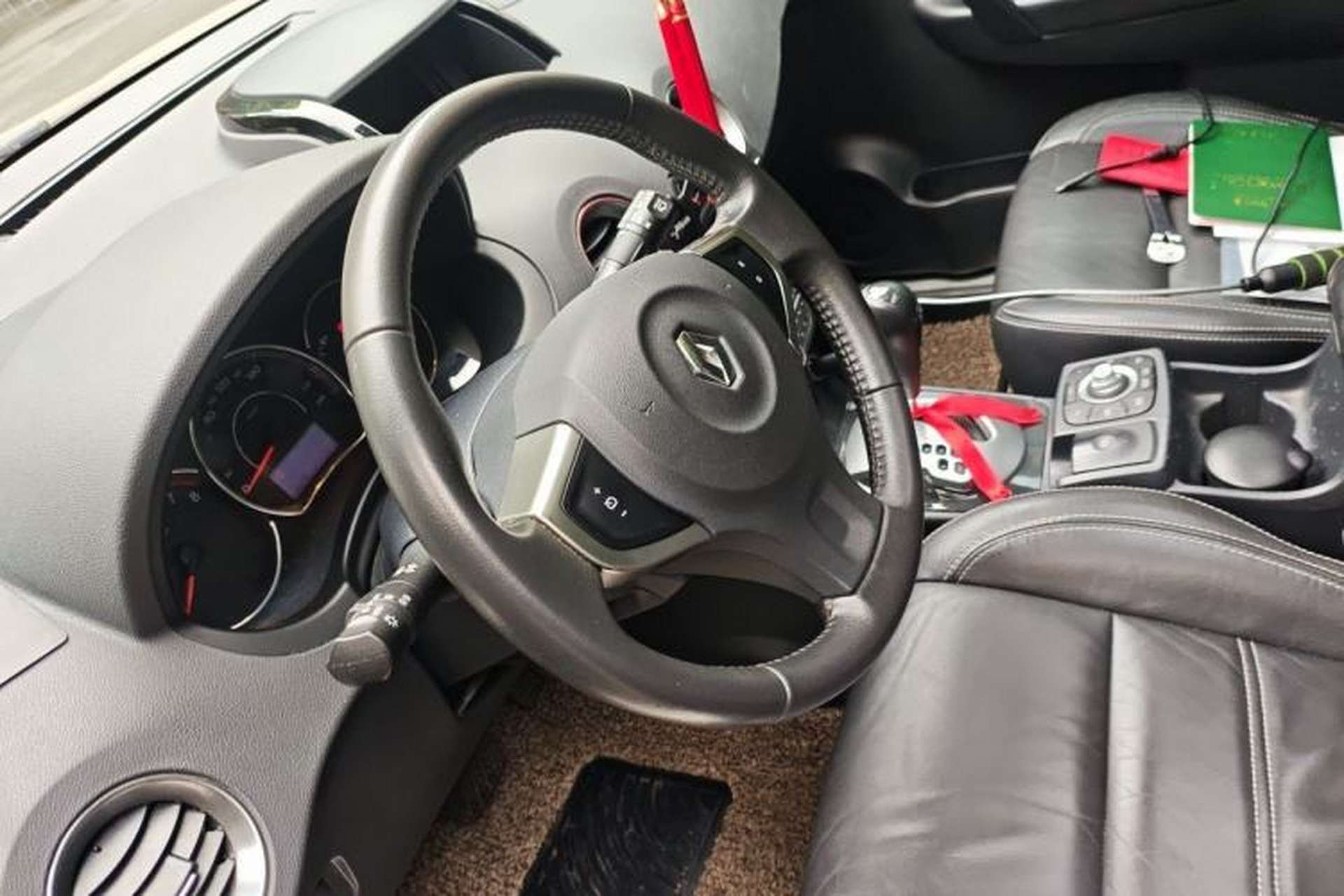 Used Renault Koleos 2012 2.5L 4x4 Comfort Edition with Navigation Steering Wheel