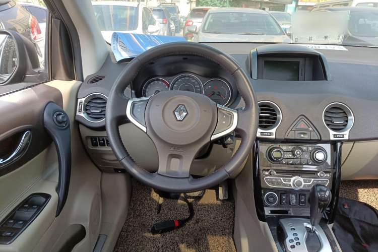 Used Renault Koleos 2012 2.5L 4x4 Comfort Edition with Navigation Steering Wheel