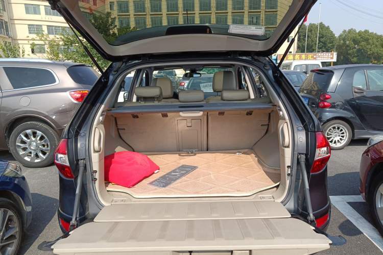 Used Renault Koleos 2012 2.5L 4x4 Comfort Edition with Navigation Trunk