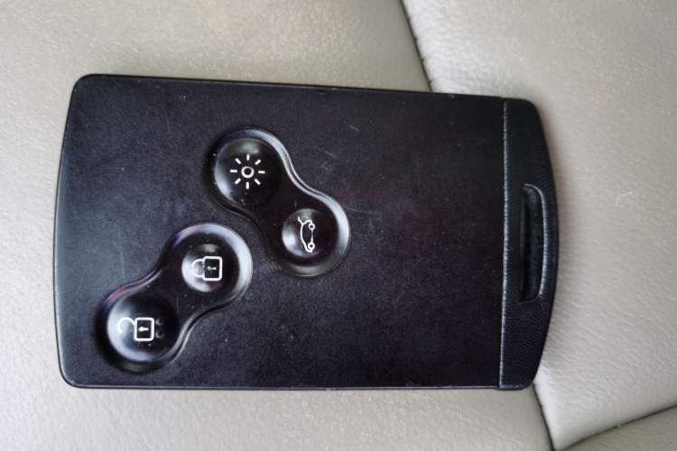 Used Renault Koleos 2012 2.5L 4x4 Comfort Edition with Navigation Vehicle Key