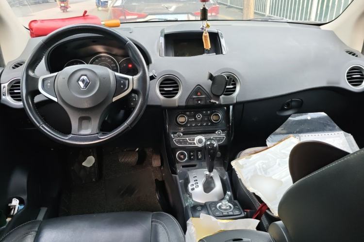 Used Renault Koleos 2012 2.5L 4x4 Comfort Edition with Navigation Center Console