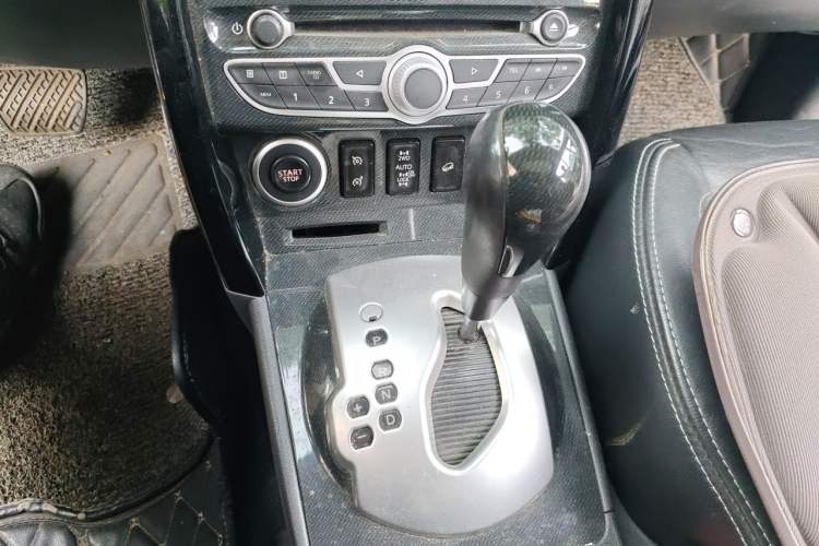 Used Renault Koleos 2012 2.5L 4x4 Comfort Edition with Navigation Gear Lever