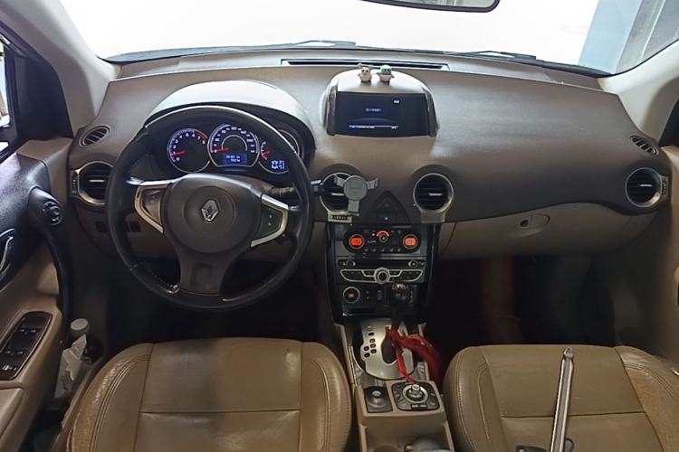 Used Renault Koleos 2012 2.5L 4x4 Luxury Navigation Edition Center Console