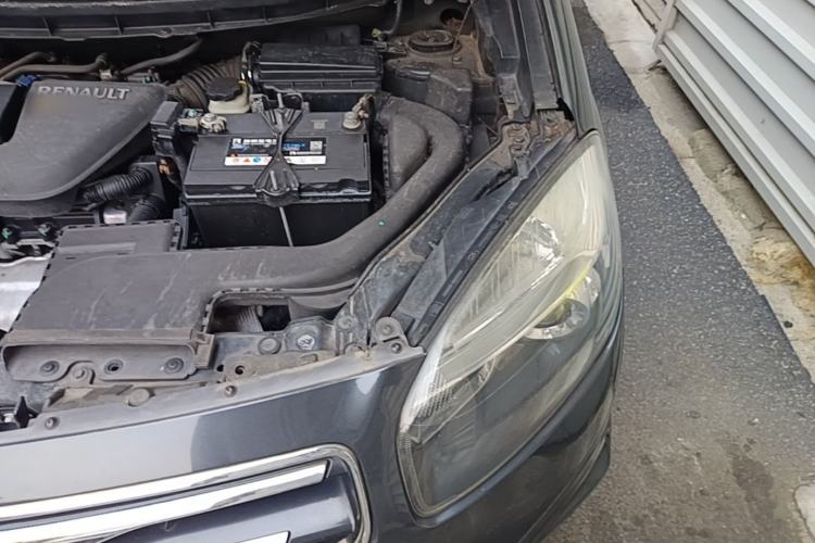 Used Renault Koleos 2012 2.5L 4x4 Comfort Edition with Navigation Engine Bay Left