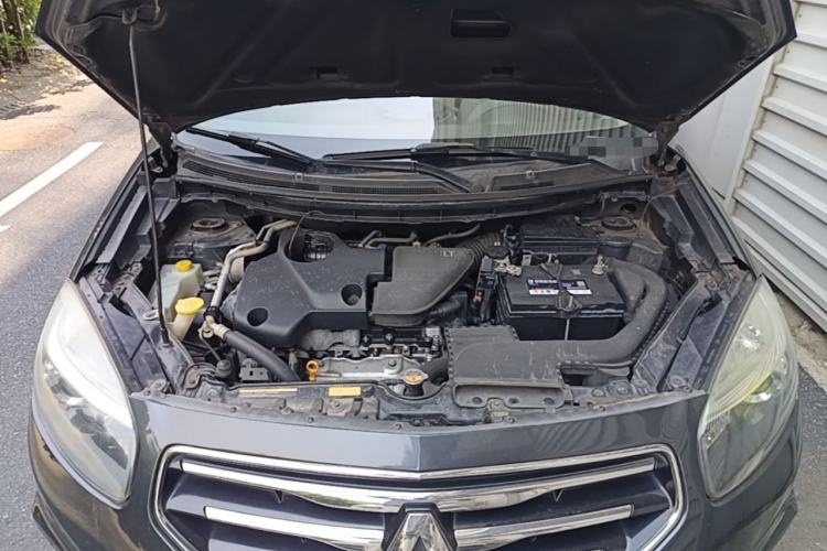 Used Renault Koleos 2012 2.5L 4x4 Comfort Edition with Navigation Engine Bay