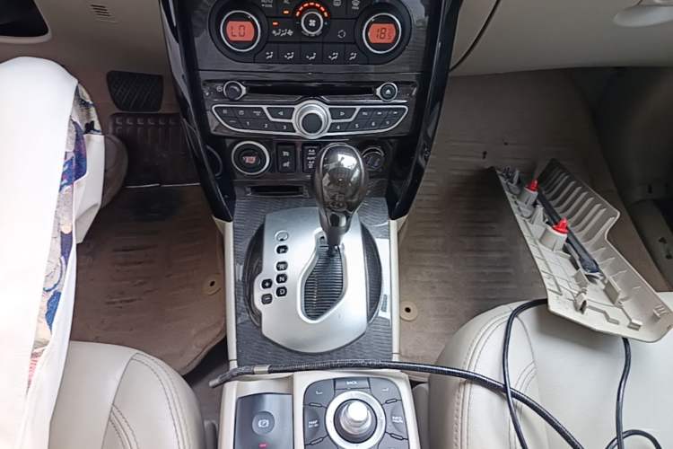 Used Renault Koleos 2012 2.5L 4x4 Comfort Edition with Navigation Gear Lever