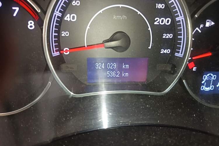 Used Renault Koleos 2012 2.5L 4x4 Luxury Navigation Edition Odometer Close Up