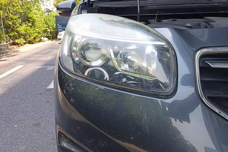 Used Renault Koleos 2012 2.5L 4x4 Comfort Edition with Navigation Right Front Headlight