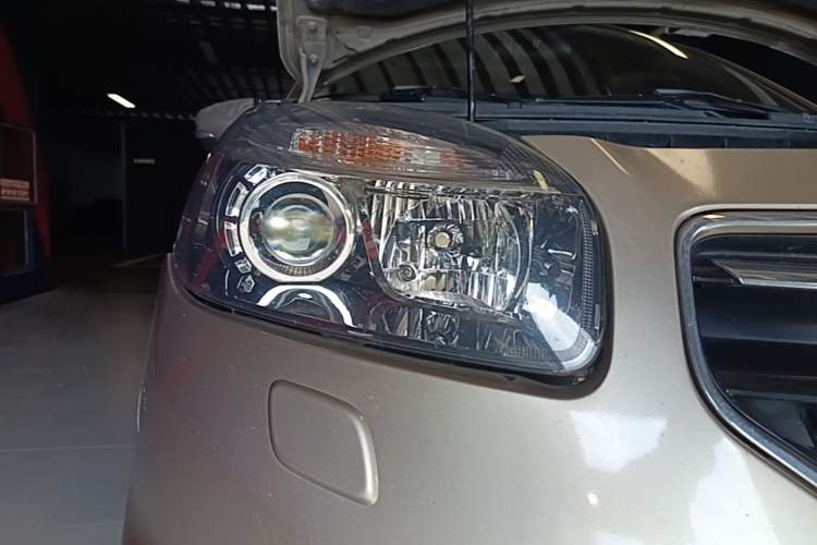 Used Renault Koleos 2012 2.5L 4x4 Luxury Navigation Edition Right Front Headlight