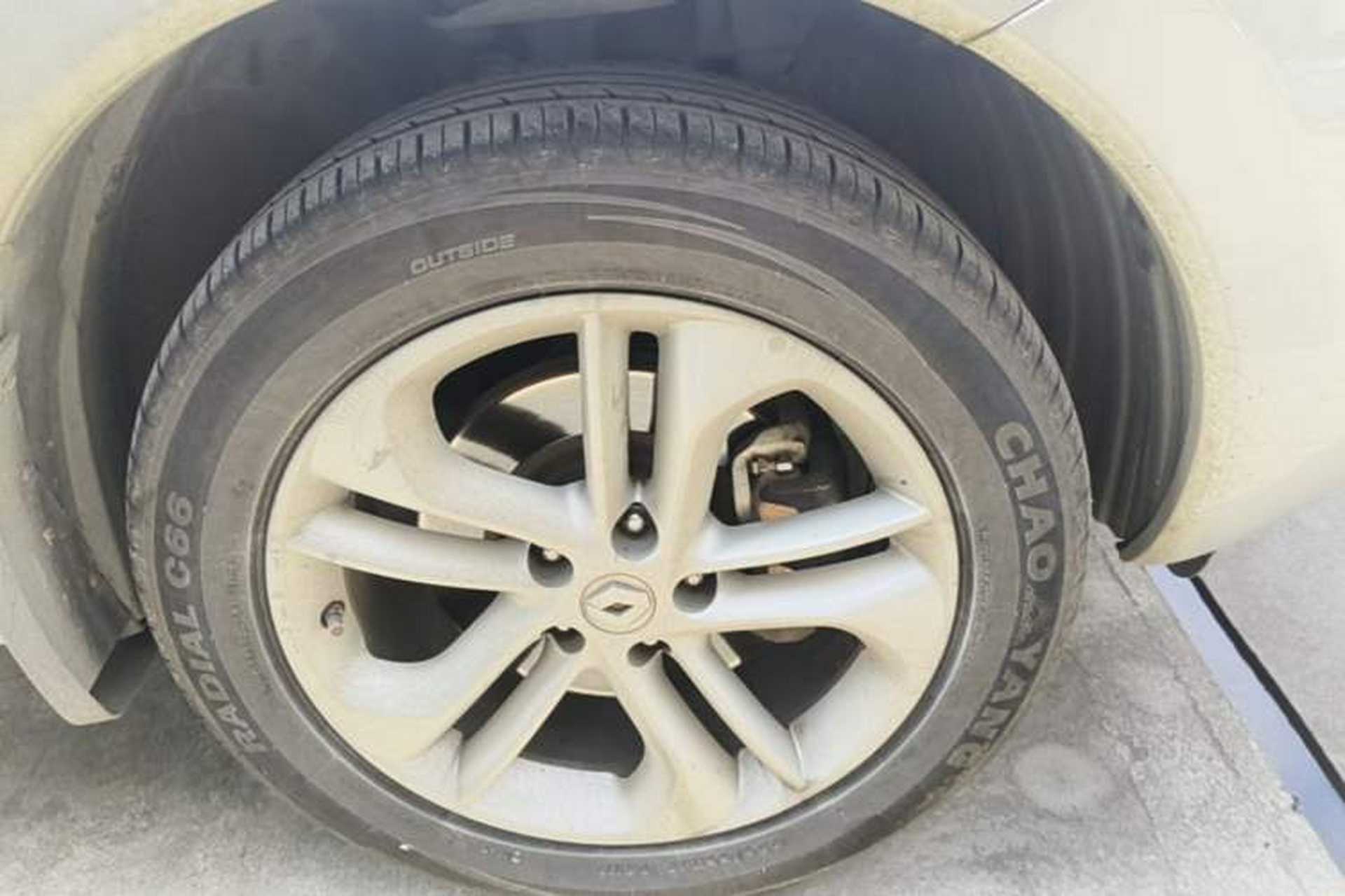 Used Renault Koleos 2012 2.5L 4x4 Luxury Navigation Edition Right Front Wheel Hub