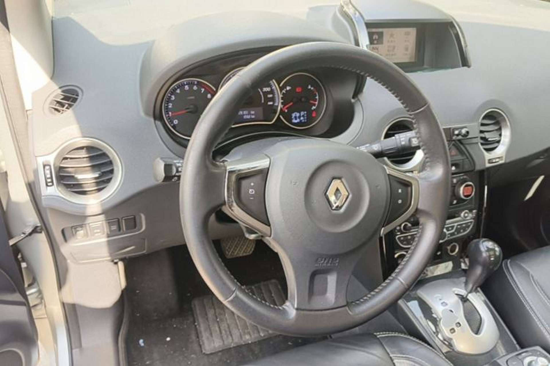 Used Renault Koleos 2012 2.5L 4x4 Luxury Navigation Edition Steering Wheel