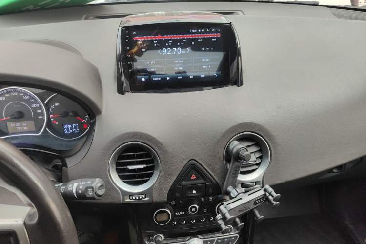 Used Renault Koleos 2012 2.5L 4x4 Comfort Edition with Navigation Audio And AC Panel