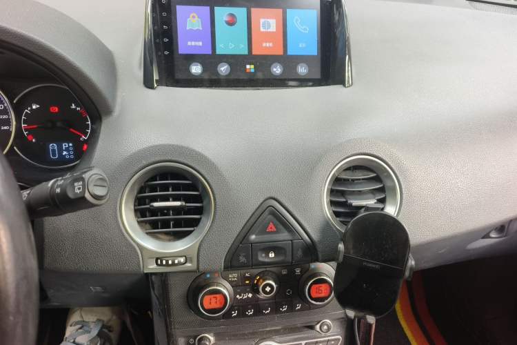 Used Renault Koleos 2012 2.5L 4x4 Luxury Navigation Edition Audio And AC Panel