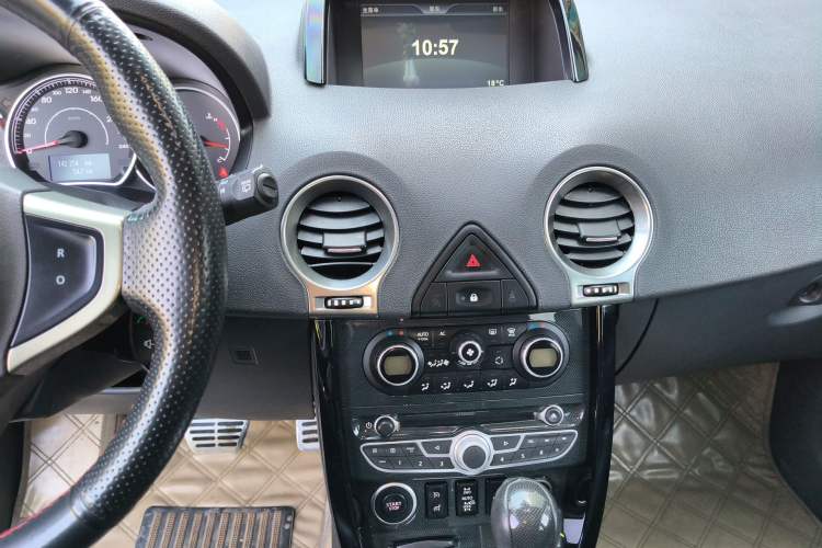 Used Renault Koleos 2012 2.5L 4x4 Comfort Edition with Navigation Audio And AC Panel
