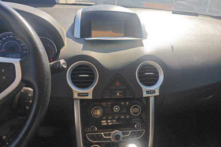 Used Renault Koleos 2012 2.5 Two-Wheel Drive Urban Edition Audio And AC Panel