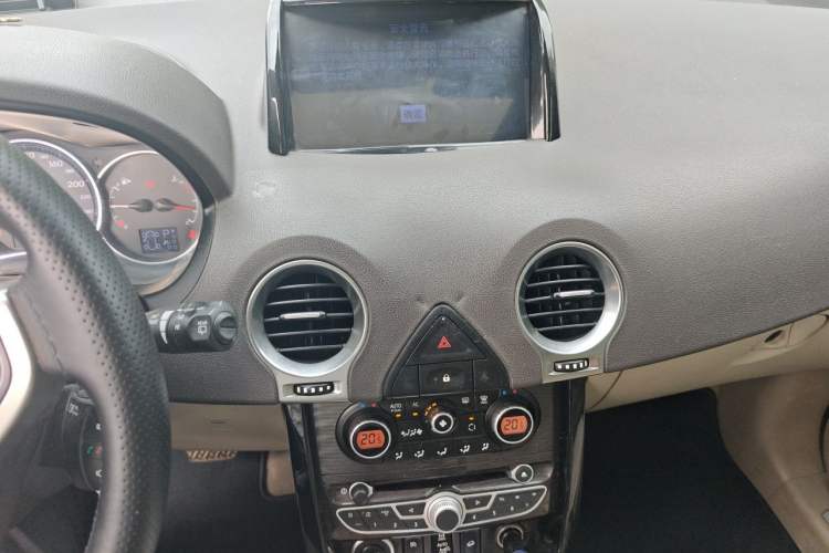 Used Renault Koleos 2012 2.5L 4x4 Comfort Edition with Navigation Audio And AC Panel