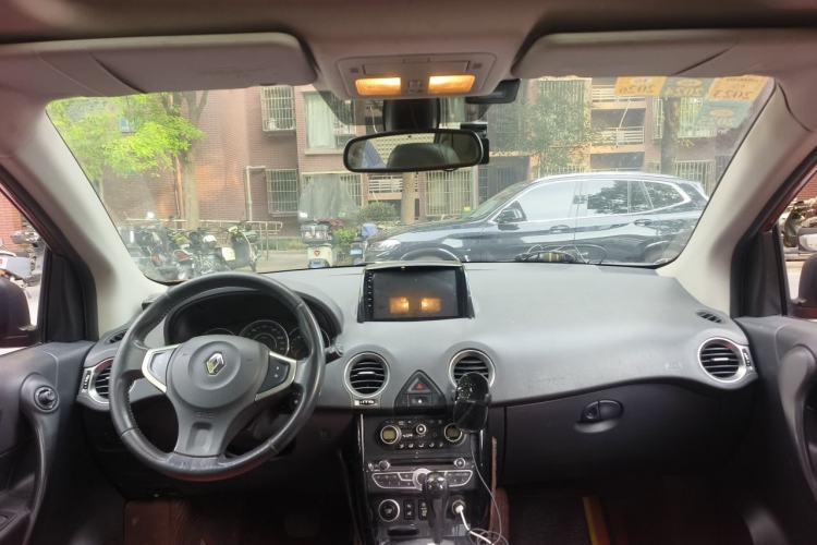 Used Renault Koleos 2012 2.5L 4x4 Luxury Navigation Edition Center Console