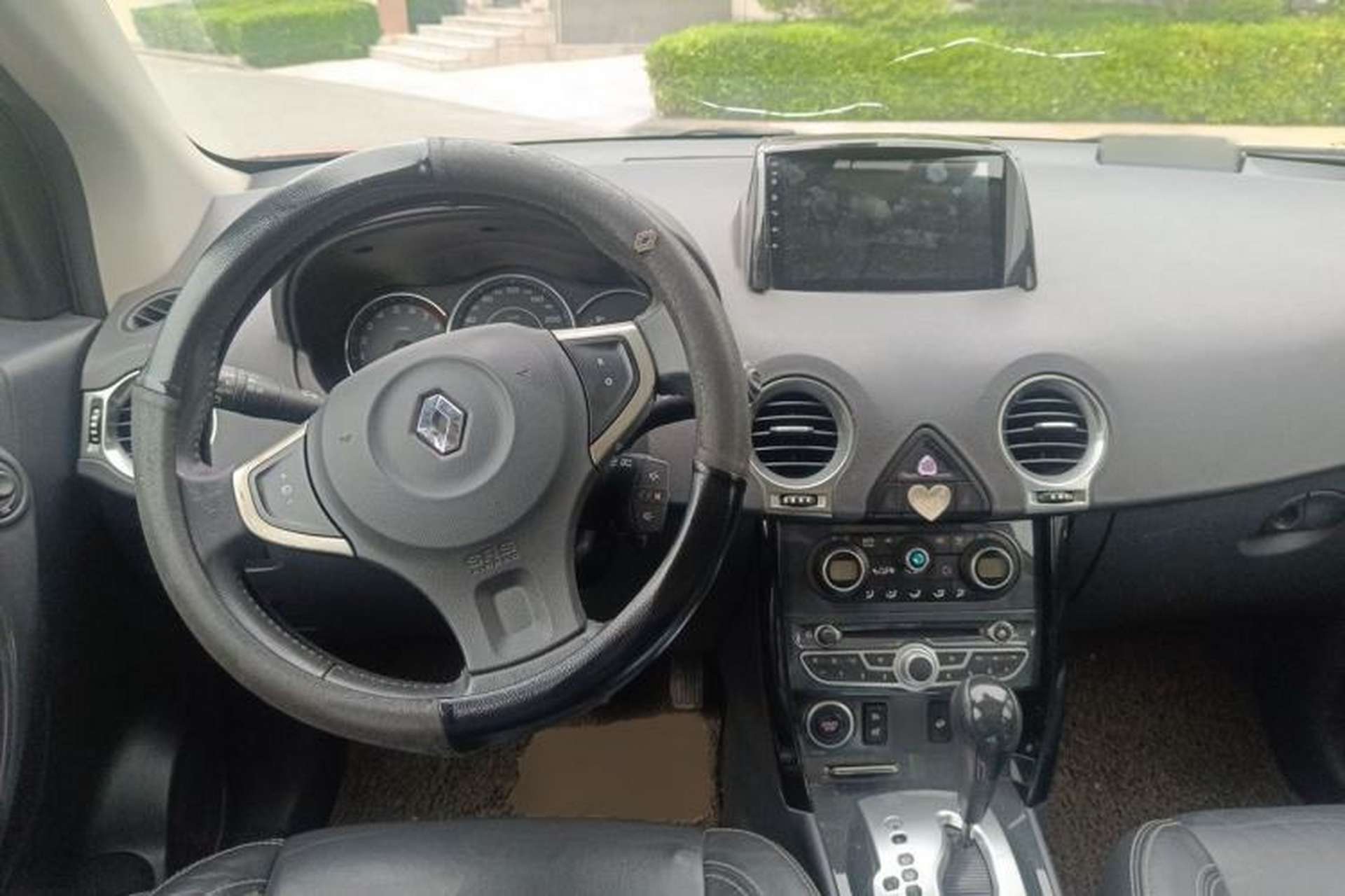 Used Renault Koleos 2012 2.5L 4x4 Comfort Edition with Navigation Center Console