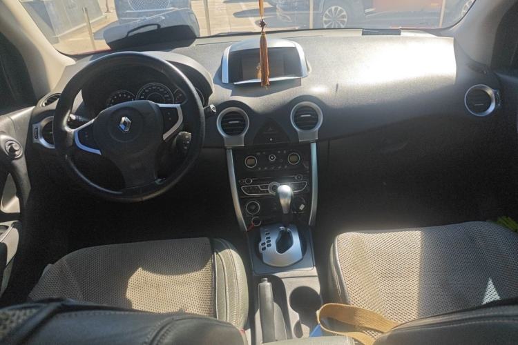 Used Renault Koleos 2012 2.5 Two-Wheel Drive Urban Edition Center Console