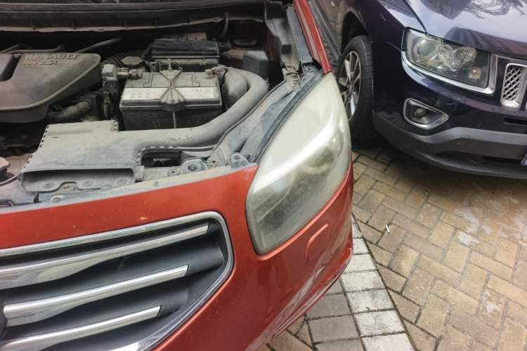 Used Renault Koleos 2012 2.5L 4x4 Luxury Navigation Edition Engine Bay Left