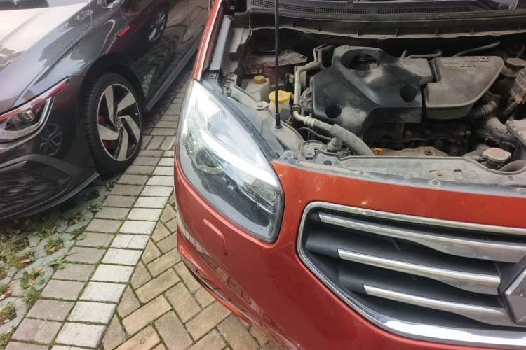 Used Renault Koleos 2012 2.5L 4x4 Luxury Navigation Edition Engine Bay Right