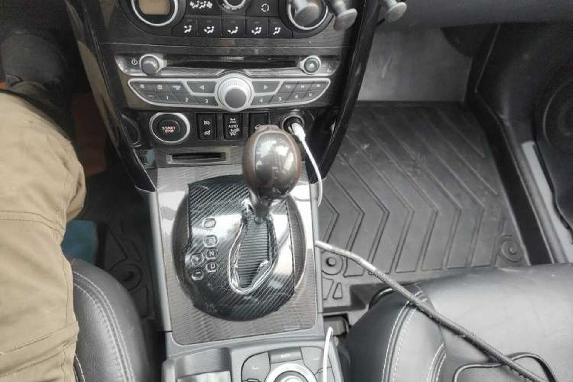 Used Renault Koleos 2012 2.5L 4x4 Comfort Edition with Navigation Gear Lever