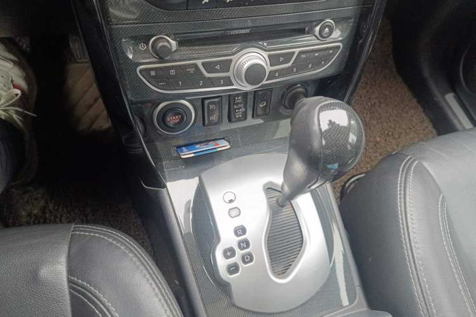Used Renault Koleos 2012 2.5L 4x4 Comfort Edition with Navigation Gear Lever