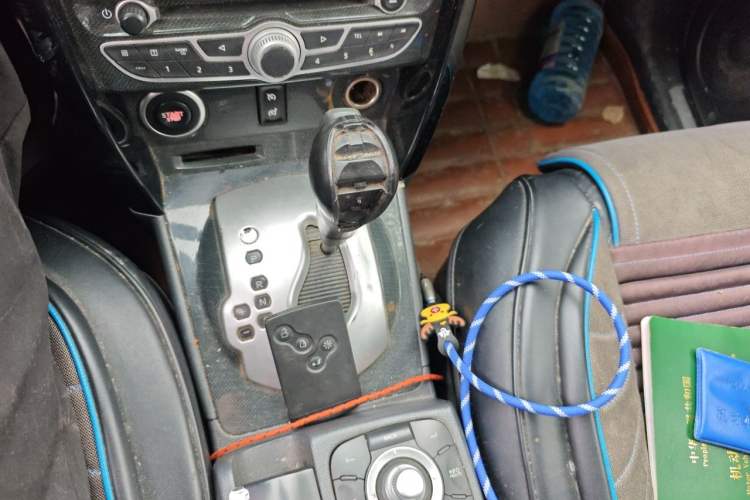 Used Renault Koleos 2012 2.5L Two-Wheel Drive Comfort Edition with Navigation Gear Lever