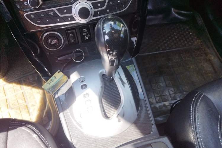 Used Renault Koleos 2012 2.5L 4x4 Comfort Edition with Navigation Gear Lever