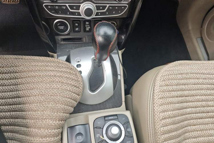 Used Renault Koleos 2012 2.5L 4x4 Comfort Edition with Navigation Gear Lever