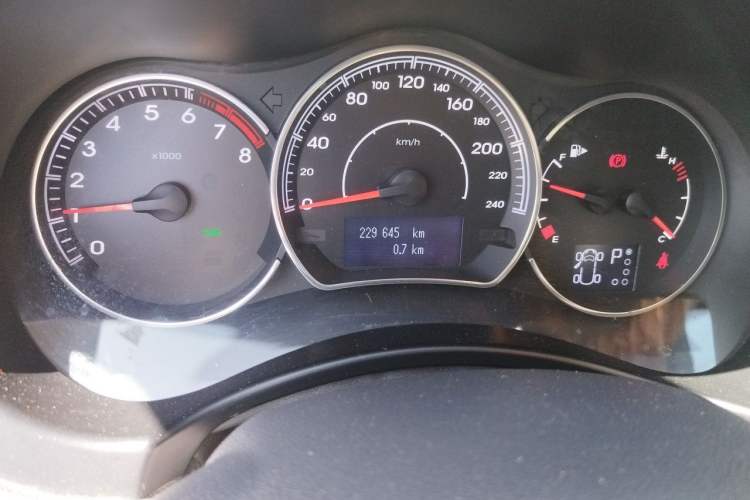Used Renault Koleos 2012 2.5L 4x4 Comfort Edition with Navigation Odometer Close Up