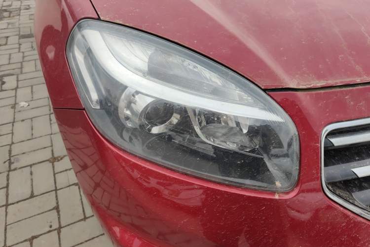 Used Renault Koleos 2012 2.5L 4x4 Comfort Edition with Navigation Right Front Headlight