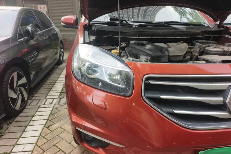 Used Renault Koleos 2012 2.5L 4x4 Luxury Navigation Edition Right Front Headlight