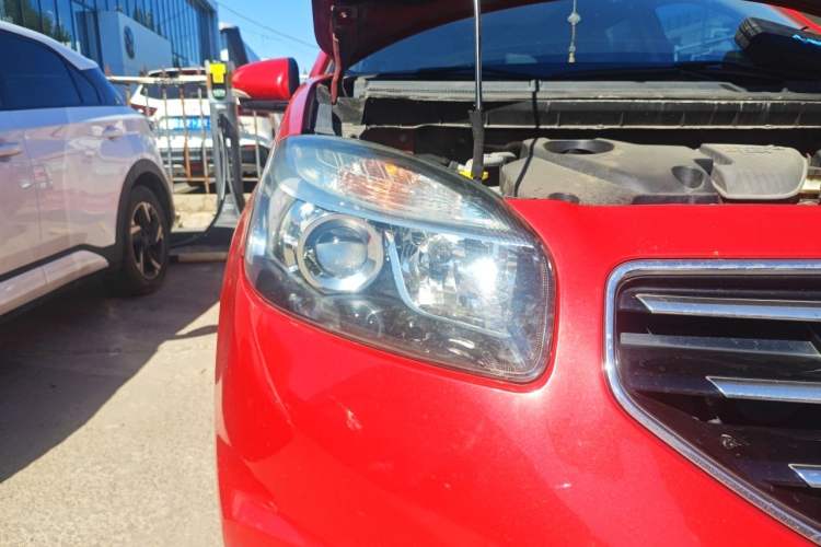 Used Renault Koleos 2012 2.5 Two-Wheel Drive Urban Edition Right Front Headlight