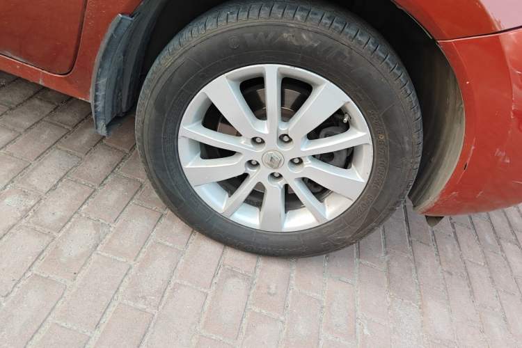 Used Renault Koleos 2012 2.5L Two-Wheel Drive Comfort Edition with Navigation Right Front Wheel Hub