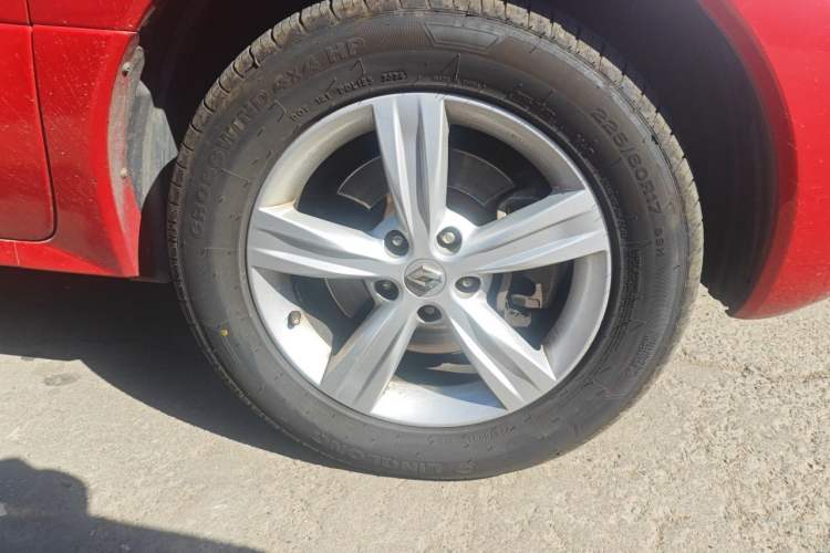 Used Renault Koleos 2012 2.5 Two-Wheel Drive Urban Edition Right Front Wheel Hub