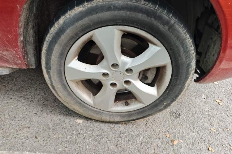 Used Renault Koleos 2012 2.5L Two-Wheel Drive Comfort Edition with Navigation Right Front Wheel Hub