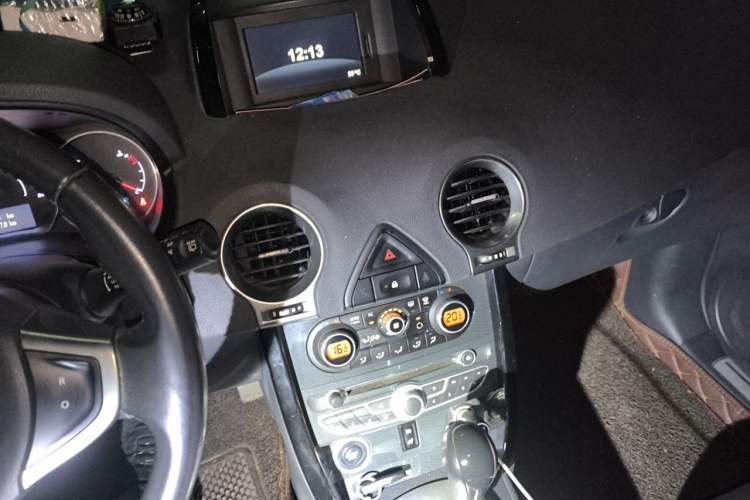 Used Renault Koleos 2012 2.5L Two-Wheel Drive Comfort Edition with Navigation Audio And AC Panel