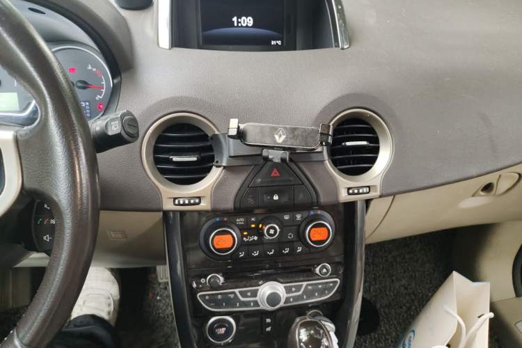 Used Renault Koleos 2012 2.5L Two-Wheel Drive Comfort Edition with Navigation Audio And AC Panel
