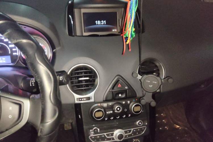Used Renault Koleos 2012 2.5L 4x4 Comfort Edition with Navigation Audio And AC Panel