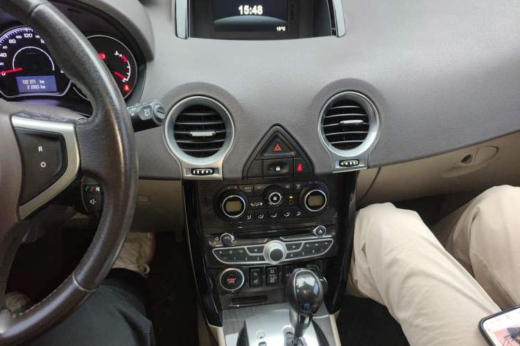 Used Renault Koleos 2012 2.5L 4x4 Comfort Edition with Navigation Audio And AC Panel